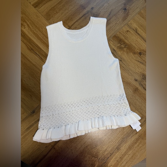 Tops - Elegant White Sleeveless Top